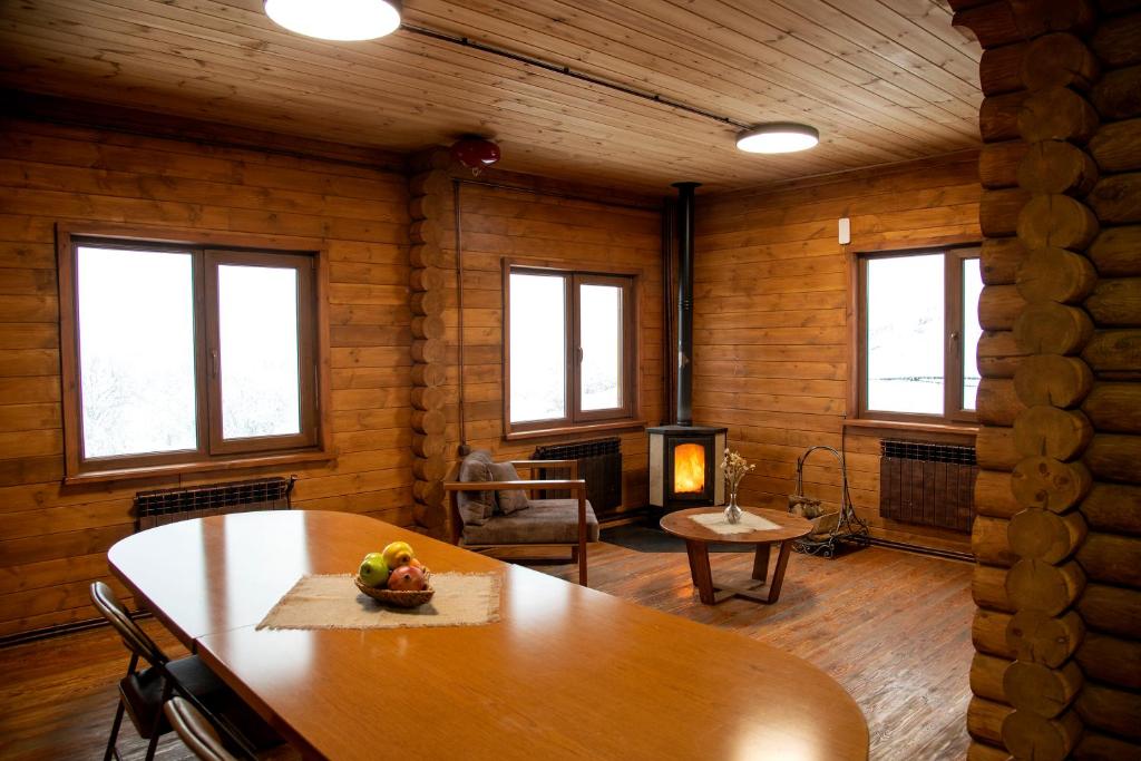 Posezení v ubytování Ranger Campus Eco Lodge