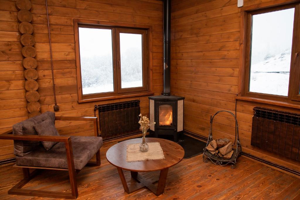 Posezení v ubytování Ranger Campus Eco Lodge