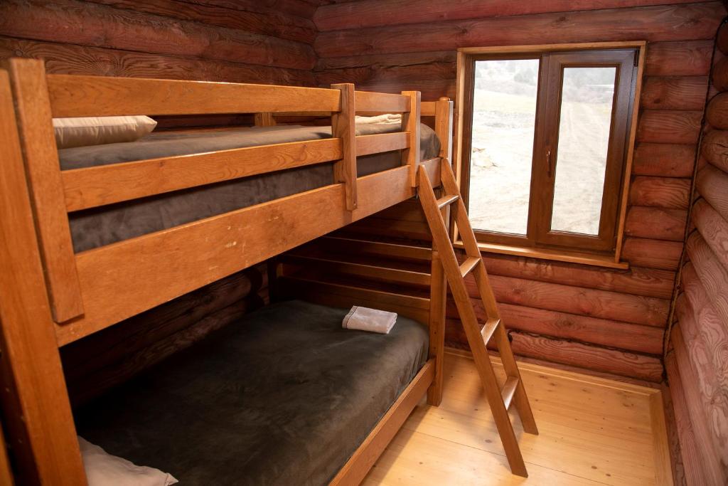 Palanda nebo palandy na pokoji v ubytování Ranger Campus Eco Lodge
