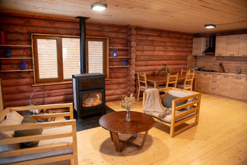 Posezení v ubytování Ranger Campus Eco Lodge