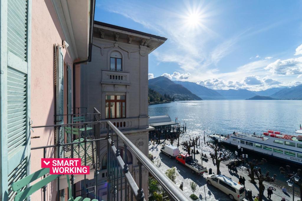 Lakefront Retreat by Wonderful Italy - Apartment With Lake View