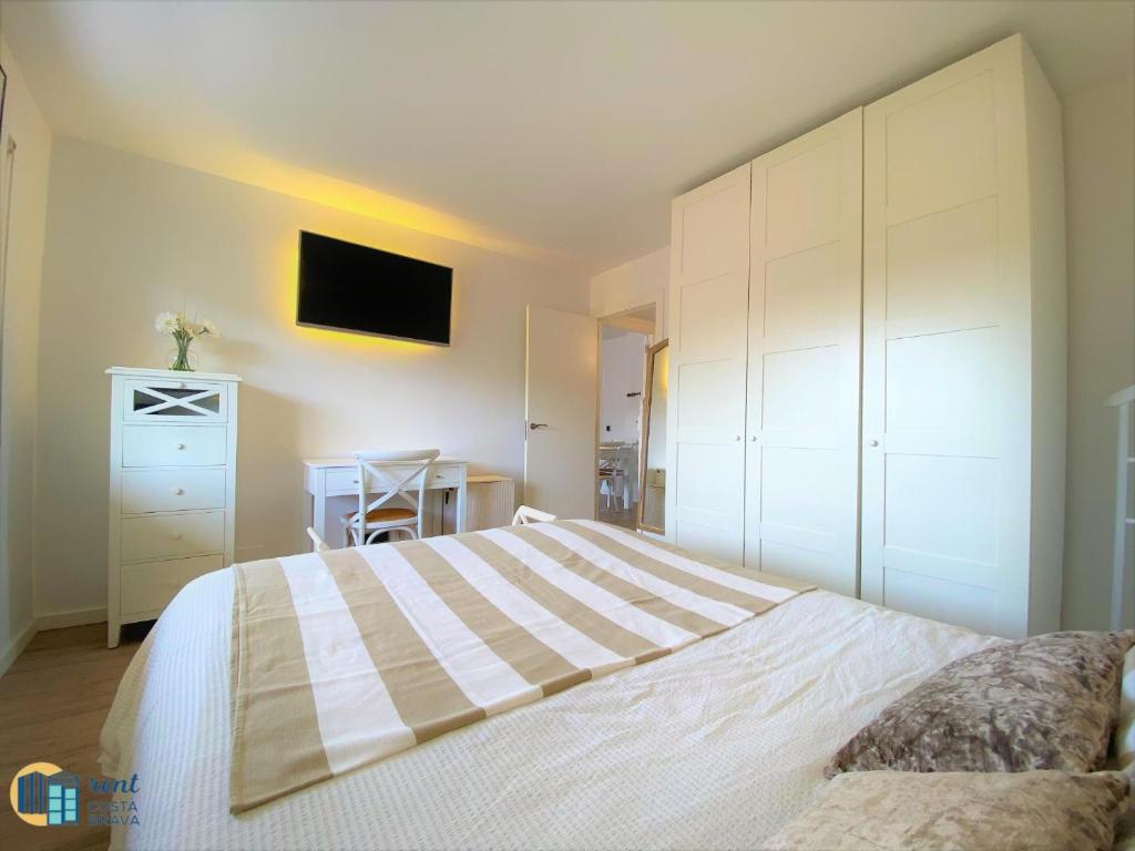 Posteľ alebo postele v izbe v ubytovaní Apartamento Bluedream by Rent Costa Brava