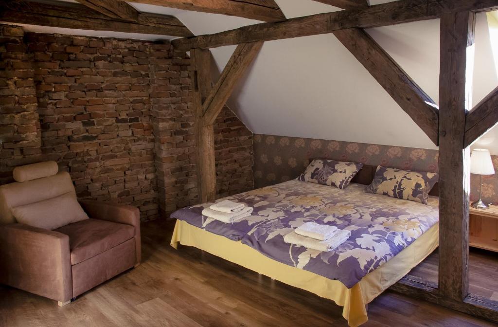 Voodi või voodid majutusasutuse Pööni Tavern & Guesthouse toas