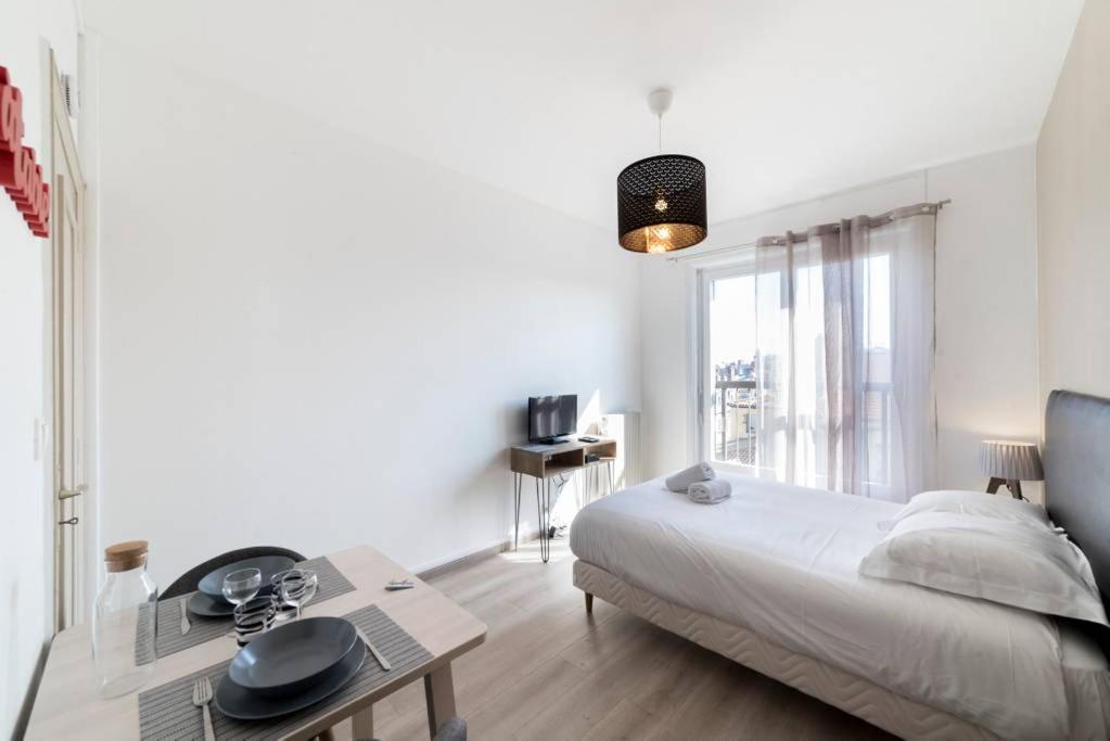 Posteľ alebo postele v izbe v ubytovaní Studio Hypercentre avec vue sur le vieux Lyon AIL