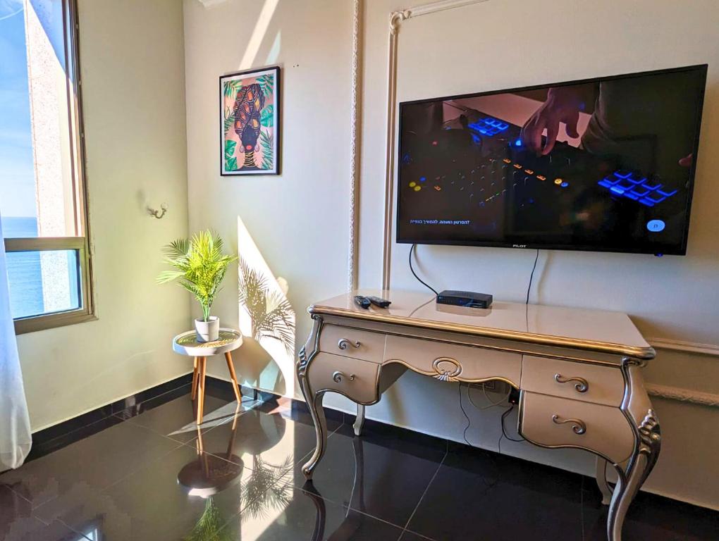 Almog Beach Apartments מגדלי חוף הכרמל חיפה - King Suite Con Vista Al Mar