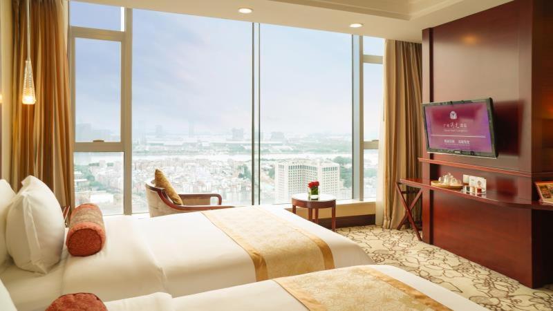 Postel nebo postele na pokoji v ubytování Soluxe Hotel Guangzhou - Overseas Buyers Registration Service&Canton Fair Free Shuttle Bus 15 Oct to 04 Nov