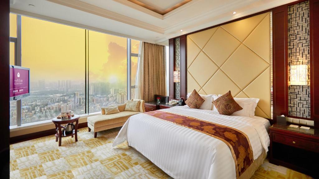 Postel nebo postele na pokoji v ubytování Soluxe Hotel Guangzhou - Overseas Buyers Registration Service&Canton Fair Free Shuttle Bus 15 Oct to 04 Nov
