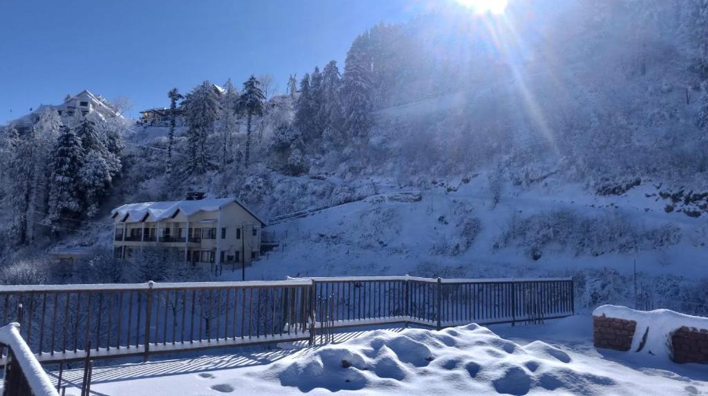 The Nature Retreat I Vacations I Conference I MICE I Family Events I Kufri by Exotic Stays v zimě
