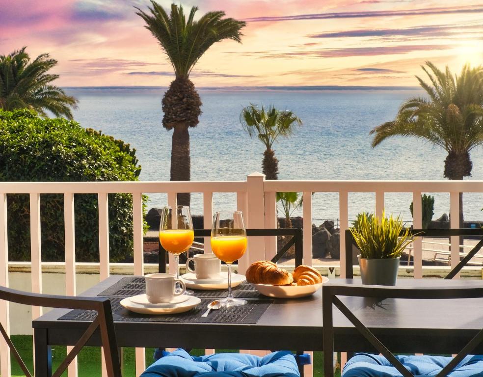 Casa Rame - Beachfront, Amazing Seaview and Air-Con By Lanzarote Vacation Homes