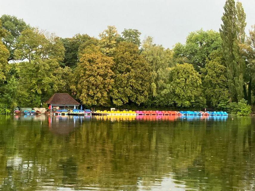 Výhled na řeku, která protéká v blízkosti hotelu
