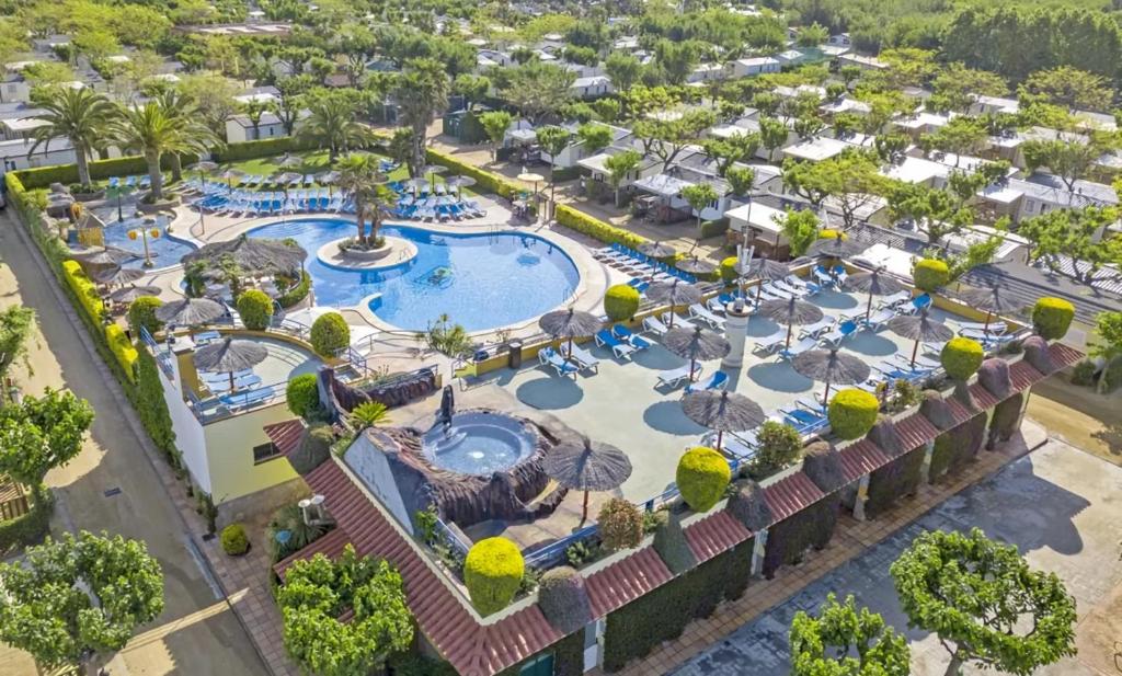 Bazén v ubytování Camping La Masia - Maeva Vacansoleil nebo v jeho okolí