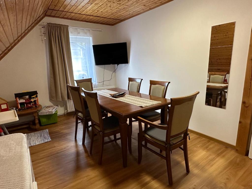 TV a/nebo společenská místnost v ubytování Apartmán Jako u Babičky