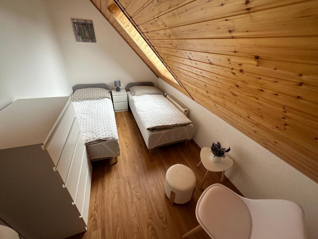 Postel nebo postele na pokoji v ubytování Apartmán Jako u Babičky
