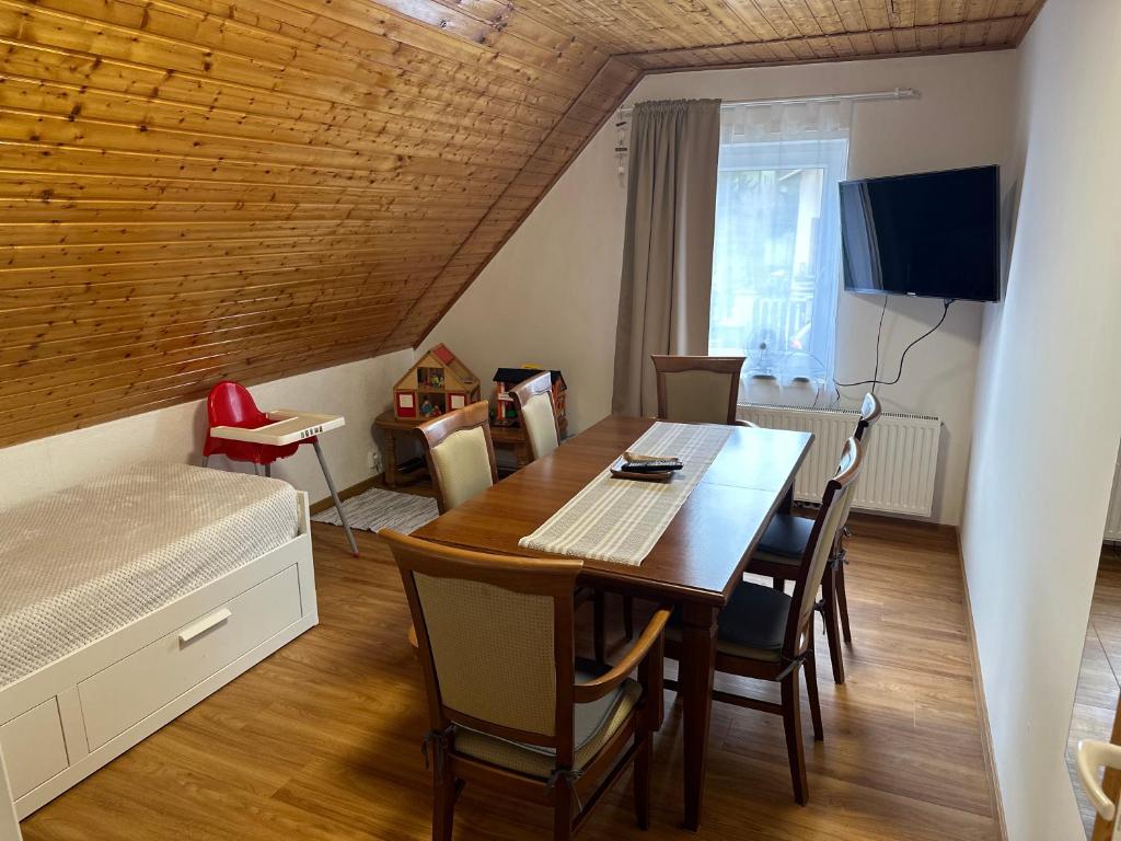 TV a/nebo společenská místnost v ubytování Apartmán Jako u Babičky