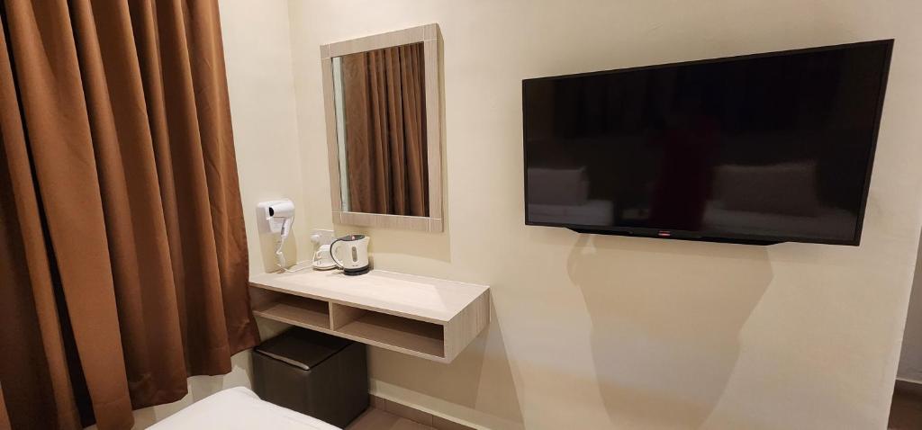 TV a/nebo společenská místnost v ubytování Eighteen Guesthouse