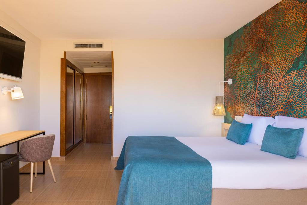 Postel nebo postele na pokoji v ubytování htop Amaika & SPA 4Sup - Adults Only #htopBliss