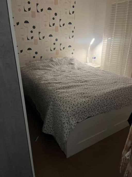 Säng eller sängar i ett rum på Appartement proche Disney