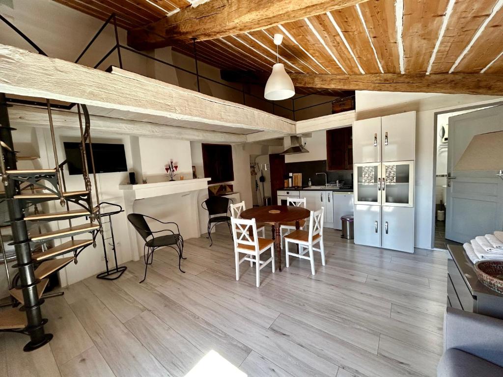 Gallery image of LA CALADE in Trigance