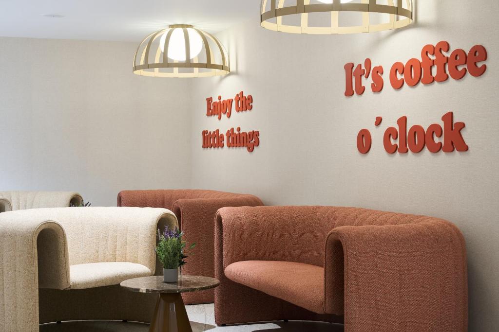 Catalonia Barcelona 505 - Resim 42