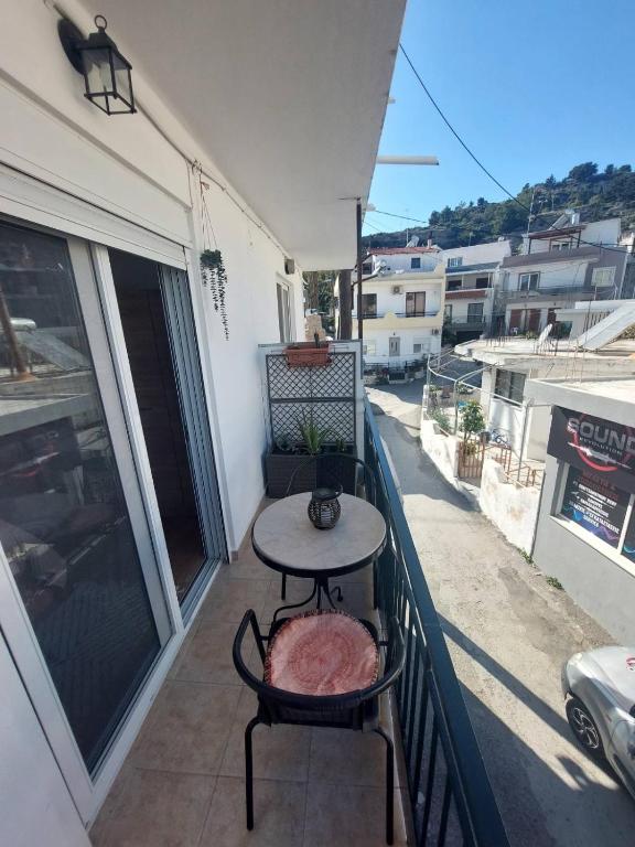 Balkón nebo terasa v ubytování Afandou Square Apartment
