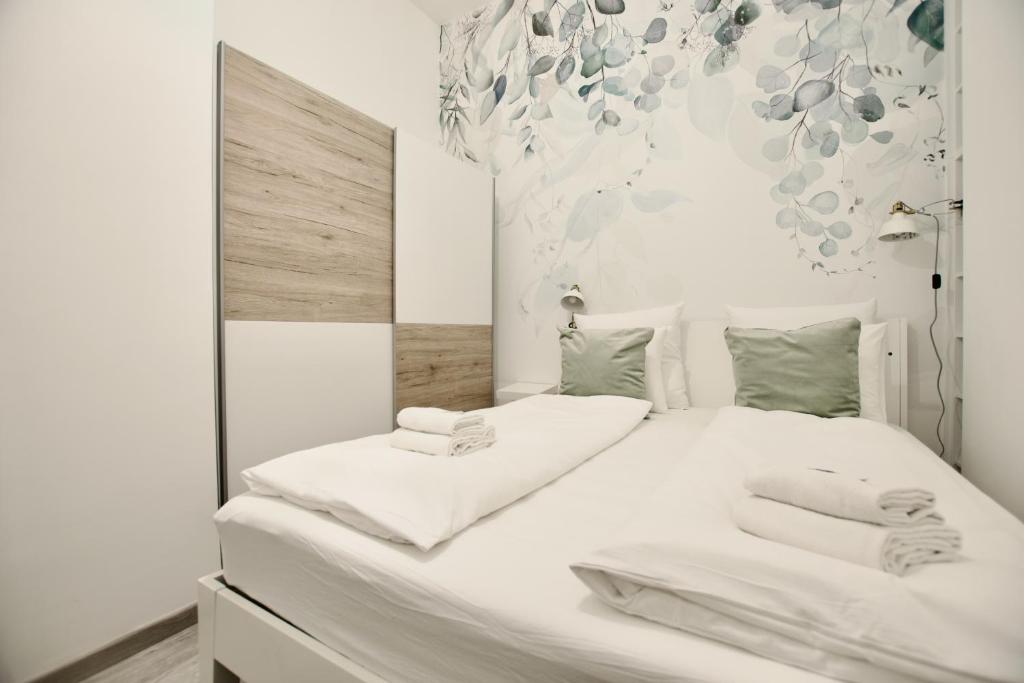 Standard Apartment by Hi5- Csengery street 1067 Budapest, 61 Csengery utca kép - 1