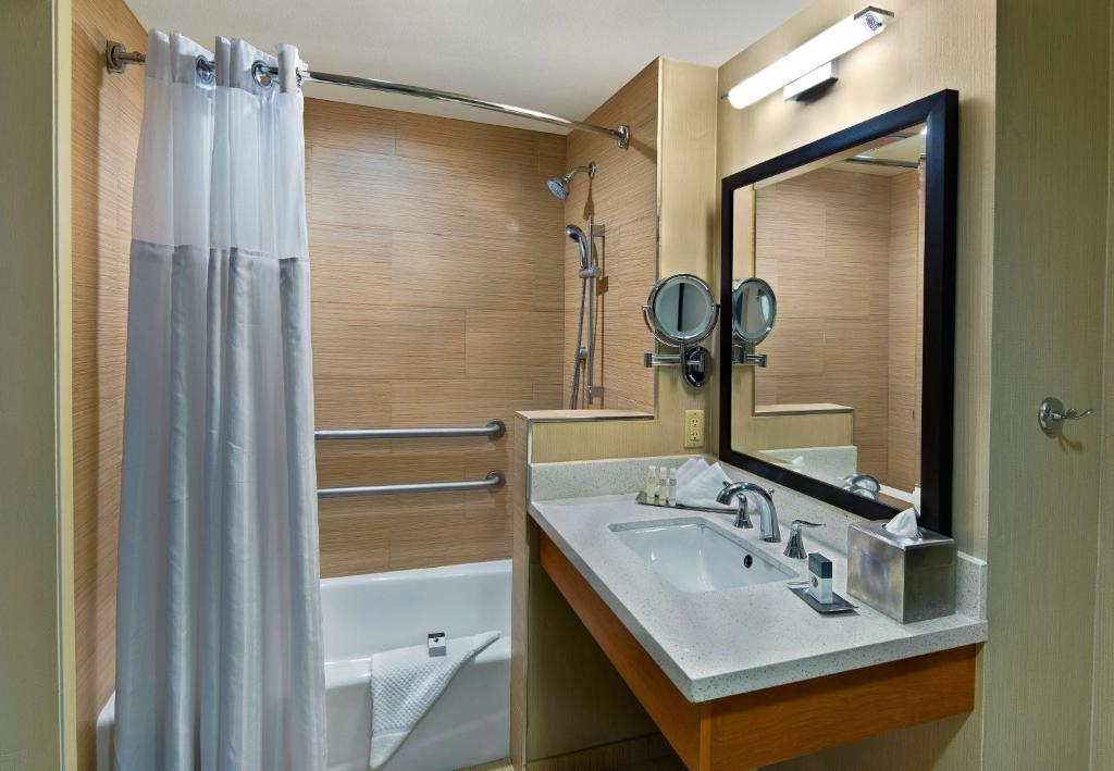 DoubleTree by Hilton San Pedro - 