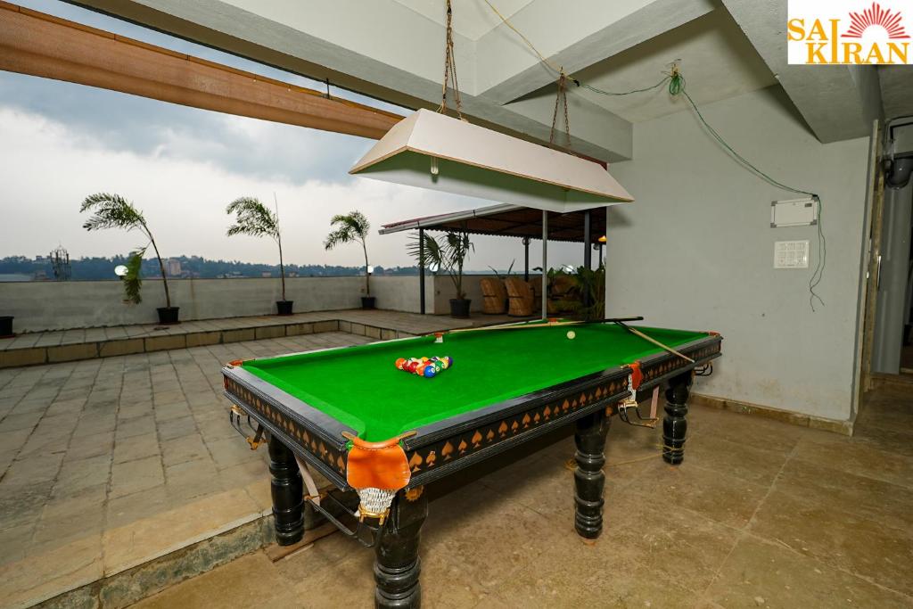 Biliár nebo kulečník v ubytování Saikiran Hotel