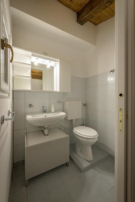 Koupelna v ubytování Albergo Diffuso Forgaria Monte Prat