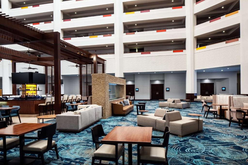 Posezení v ubytování Doubletree by Hilton Phoenix Mesa