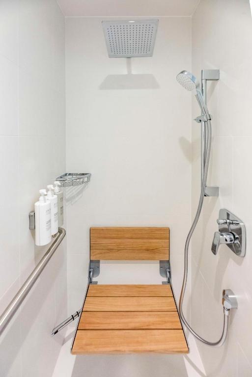 Embassy Suites By Hilton Aruba Beach Resort - King Suite - Disability Access Roll In Shower