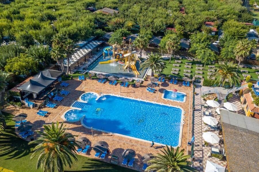 Bazén v ubytování Camping La Masia - Maeva Vacansoleil nebo v jeho okolí
