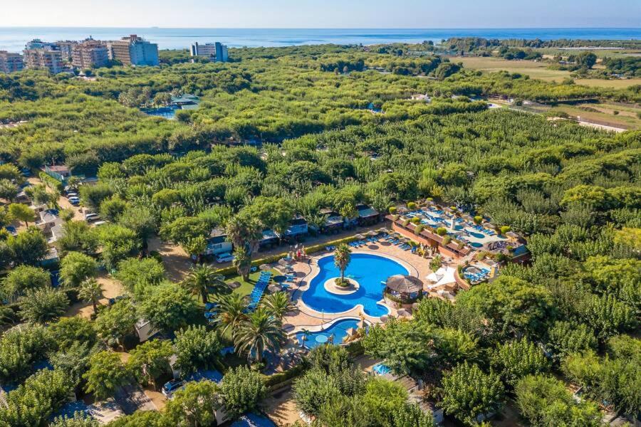 Bazén v ubytování Camping La Masia - Maeva Vacansoleil nebo v jeho okolí