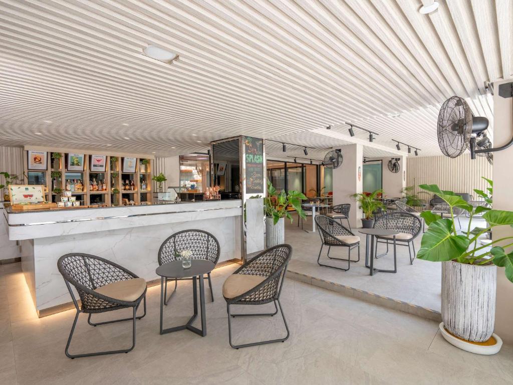 Posezení v ubytování Novotel Living Bangkok Sukhumvit Legacy
