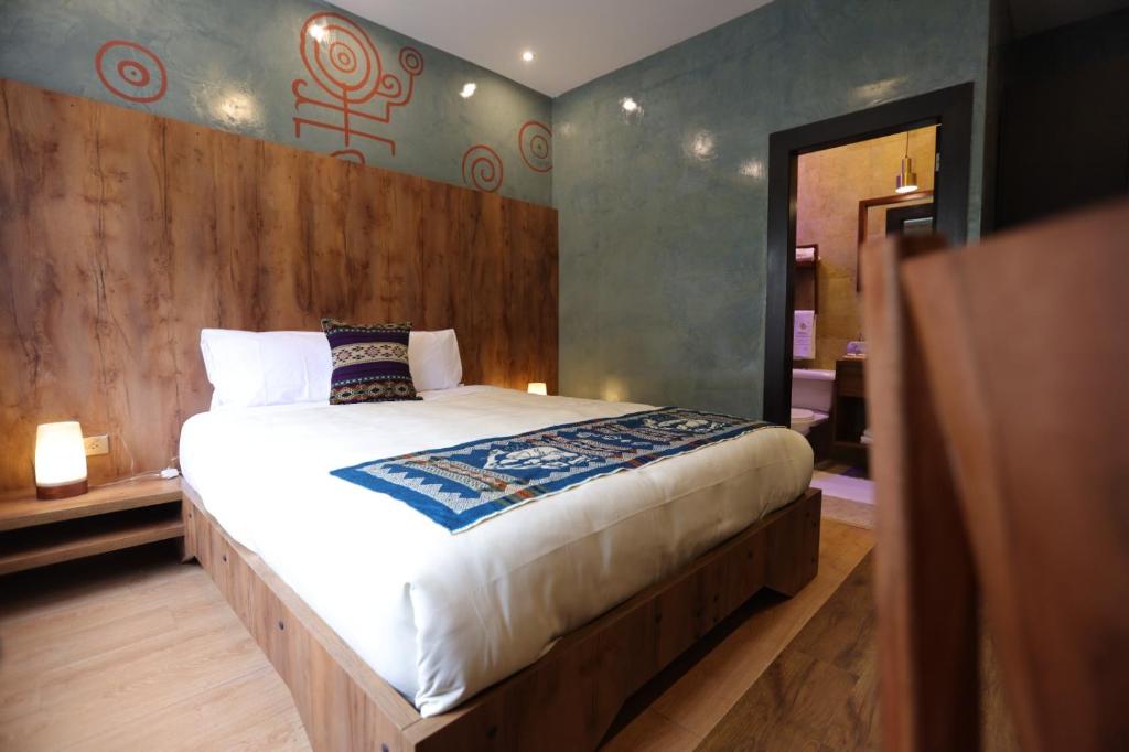 Postel nebo postele na pokoji v ubytování Chakana Hotel Boutique Mariscal