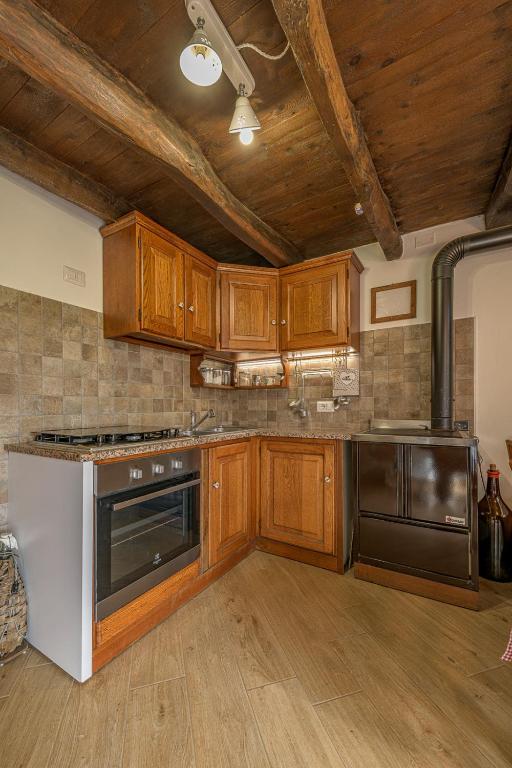 Kuchyň nebo kuchyňský kout v ubytování Albergo Diffuso Forgaria Monte Prat