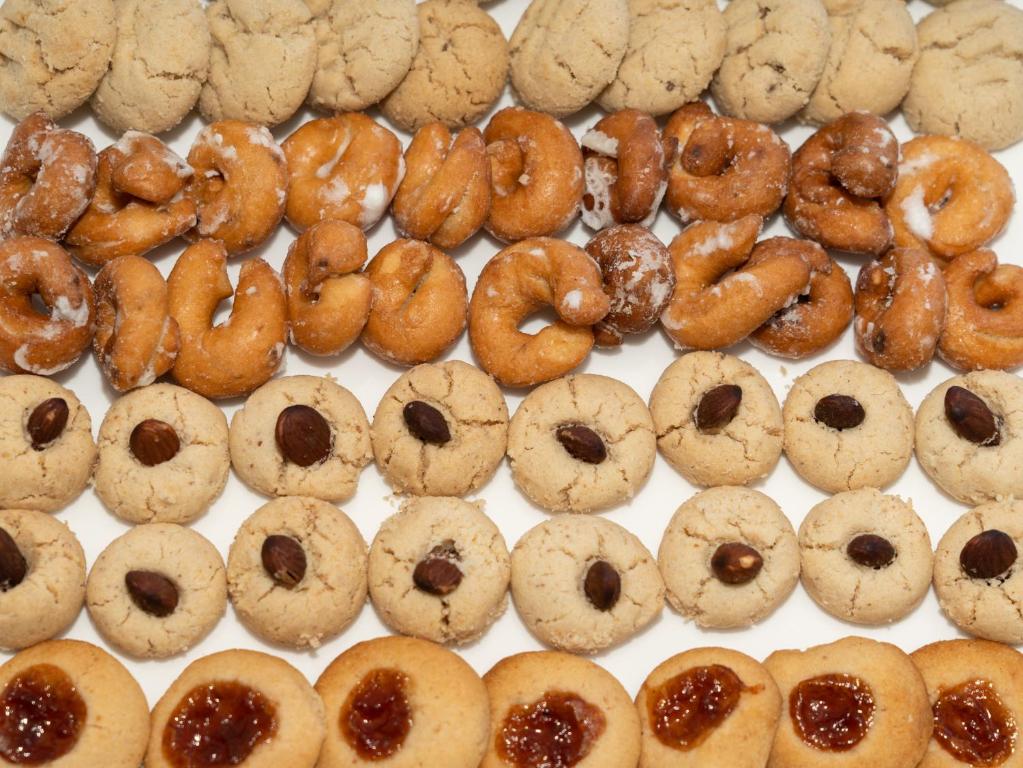 a bunch of different types of donuts and other foods at Balneario Pozo de la Salud in Sabinosa