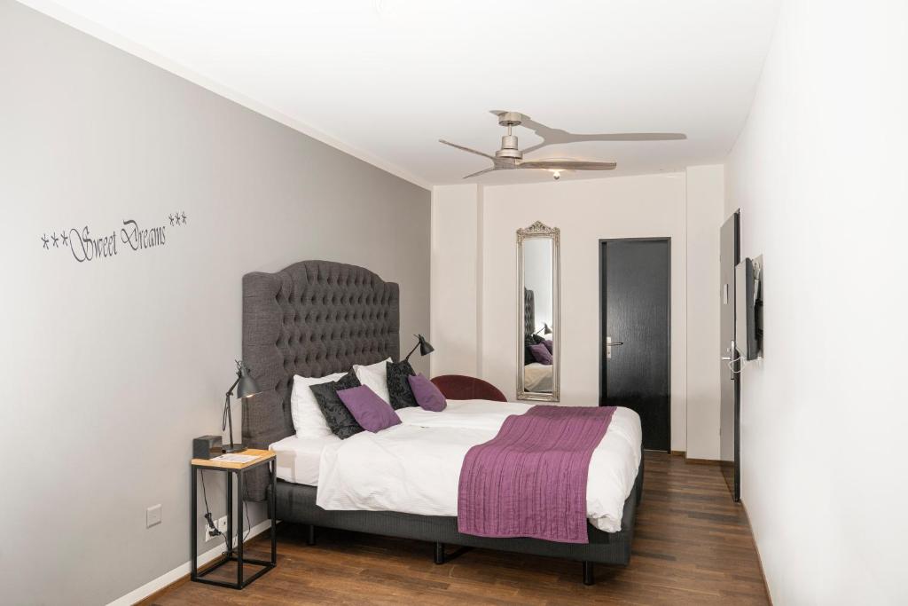 Postel nebo postele na pokoji v ubytování Boutique Hotel Weisses Kreuz - Adult only Hotel