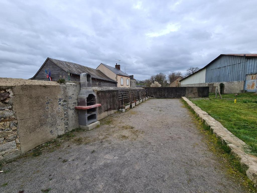 Fotografia z galérie ubytovania Grand Gîte au Berry avec Terrasse, Pétanque et Confort Tout Inclus - Lac d'Eguzon Proche - FR-1-591-355 v destinácii Orsennes