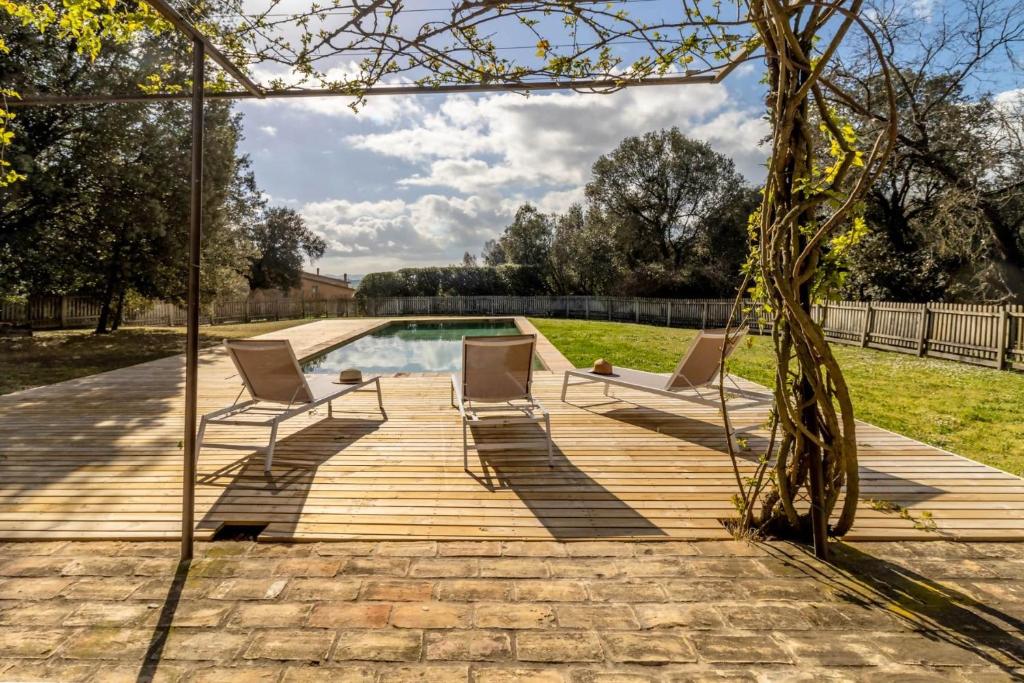 Kolam renang di atau dekat dengan Masia exclusiva en el Baix Empordà