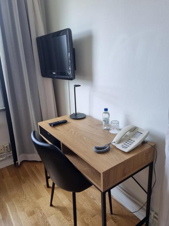 TV a/nebo společenská místnost v ubytování Mjölby Stadshotell