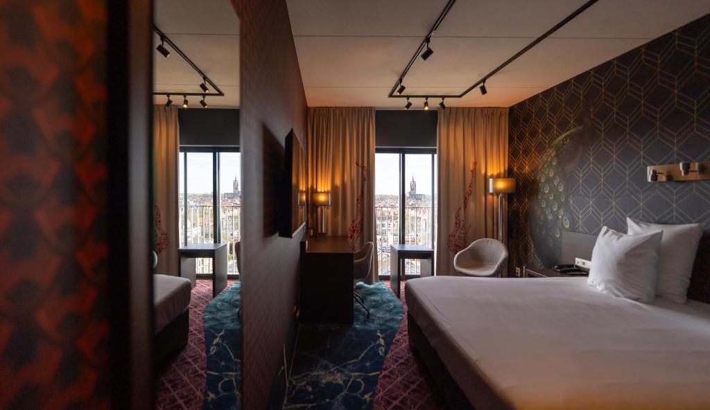 Hampshire Hotel - Delft Centre - Comfort Top Floor Double Room With View