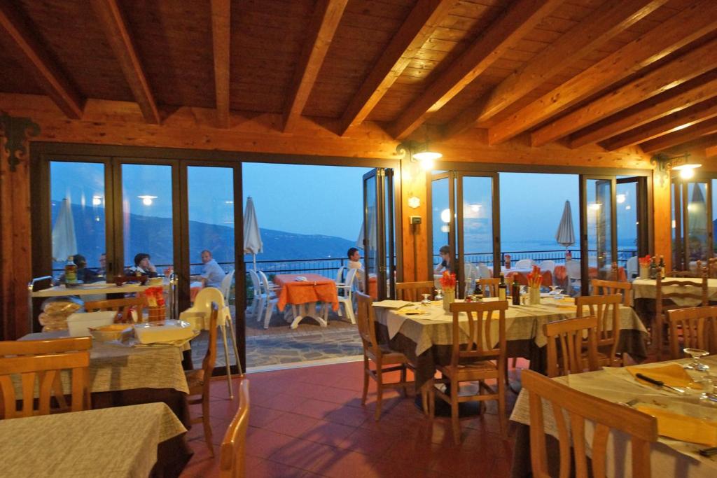 Nespecifikovaný výhled na moře nebo výhled na moře při pohledu z aparthotelu
