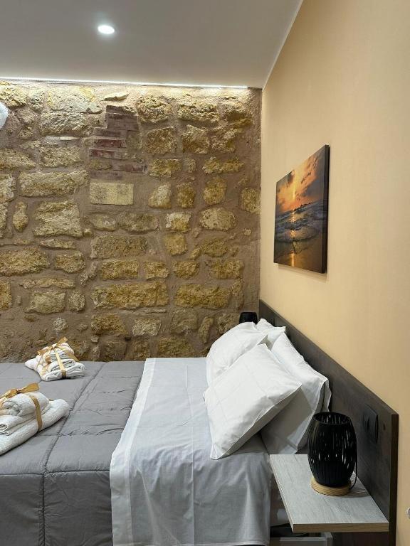 Postel nebo postele na pokoji v ubytování KALGHEROS Luxury Rooms