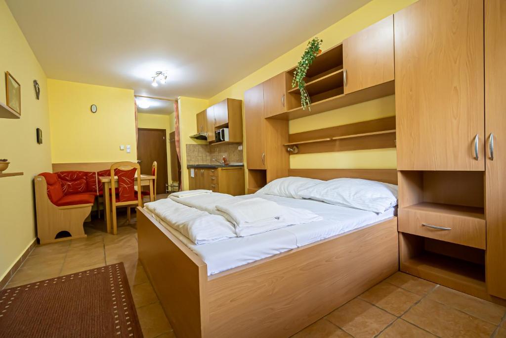 Postel nebo postele na pokoji v ubytování Fatrapark 2 Apartments House