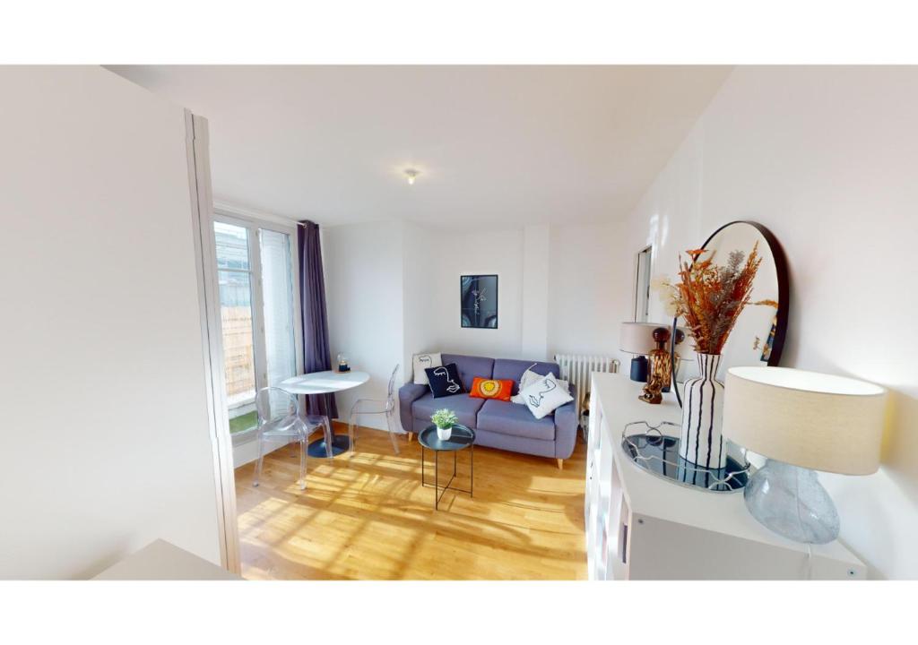 Gallery image of JOIVY Modern Studio with Eiffel Tower View in Paris