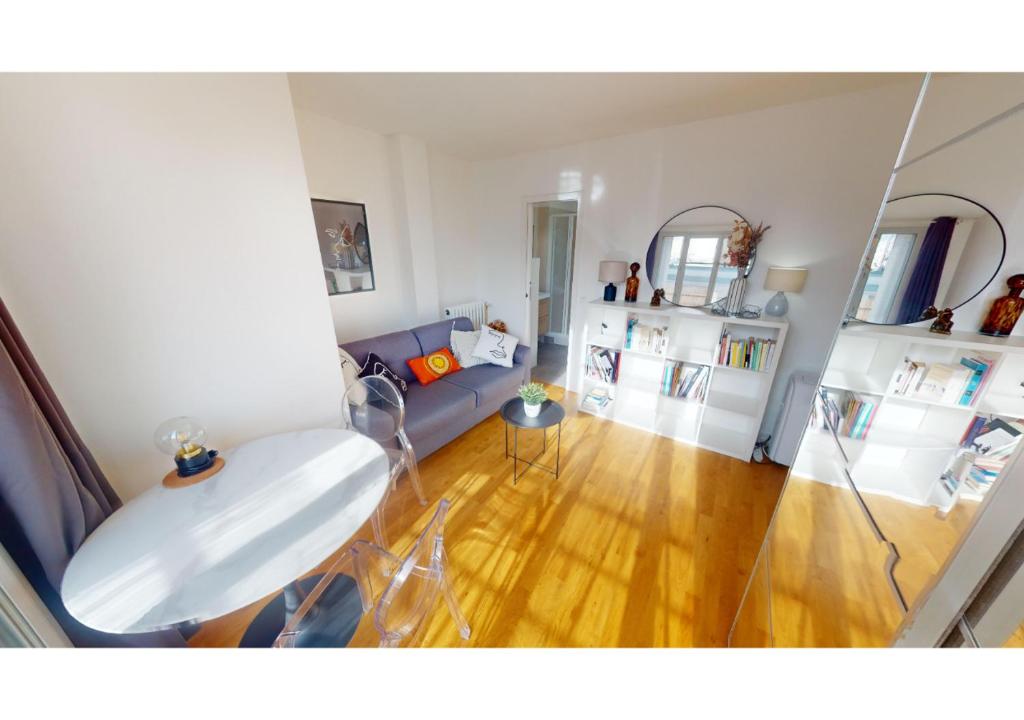Gallery image of JOIVY Modern Studio with Eiffel Tower View in Paris