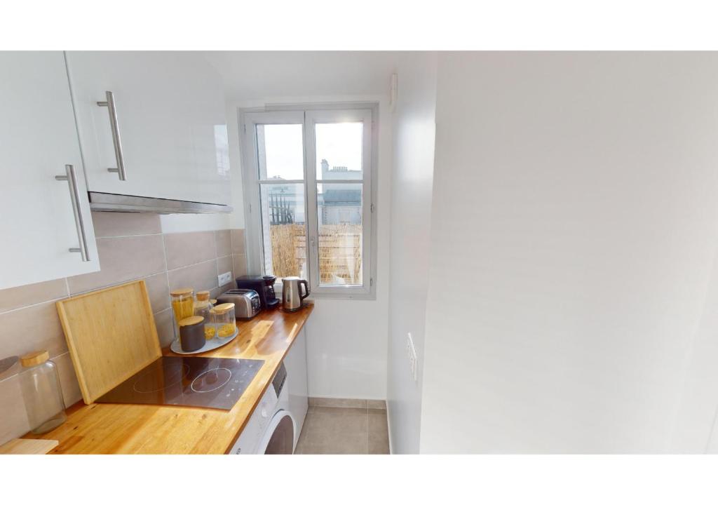 Gallery image of JOIVY Modern Studio with Eiffel Tower View in Paris