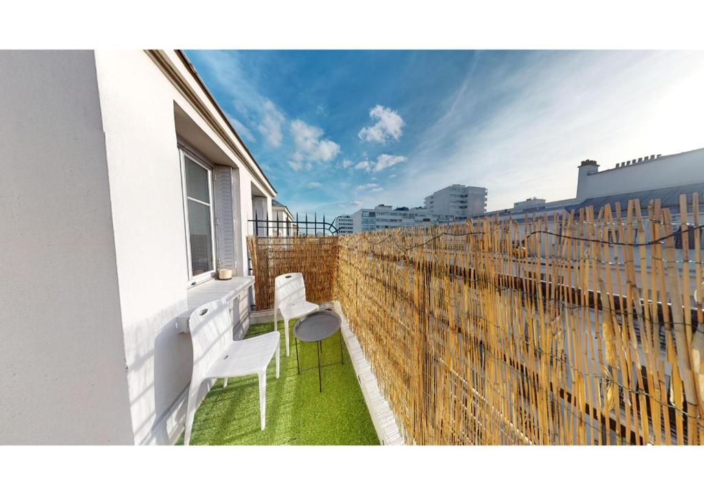 Gallery image of JOIVY Modern Studio with Eiffel Tower View in Paris