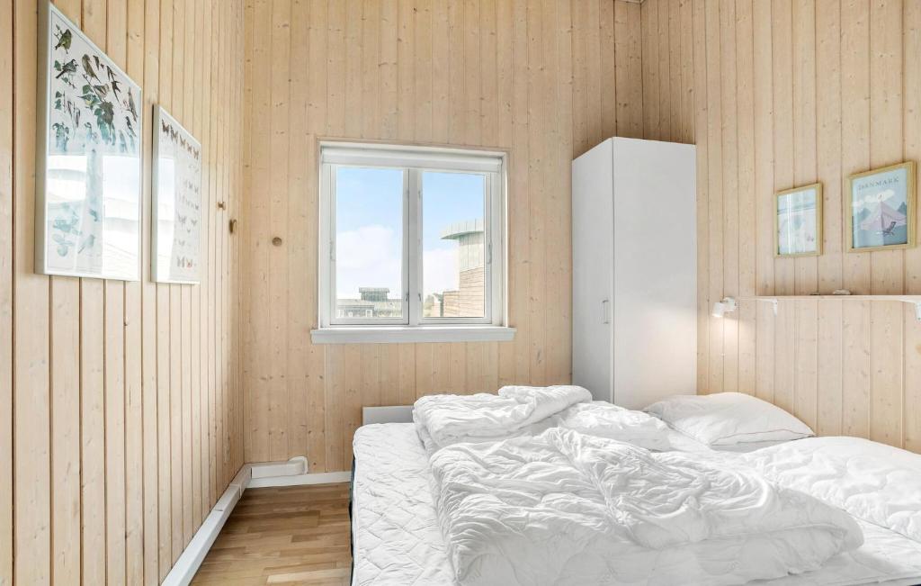 Postel nebo postele na pokoji v ubytování Pet Friendly Home In Faaborg With Sauna