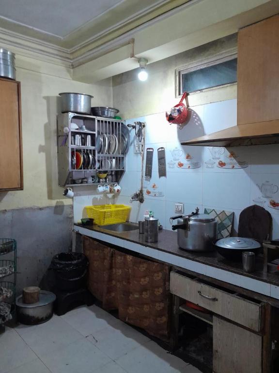 Köök või kööginurk majutusasutuses Benus Darjeeling Home A Backpacker Hub